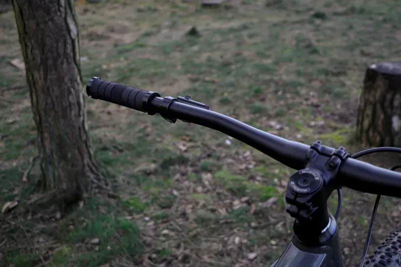 Claud Butler Alpina 2.0 29er MTB in Grey -5